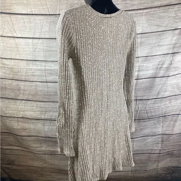 Ladies size small dress by Daytrip - Picture 7 of 10